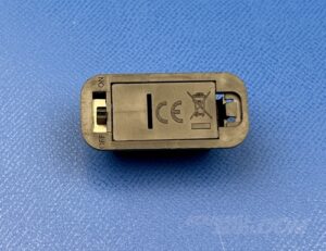 LR44ボタン電池3個用ONOFFスイッチ付きBOX表面